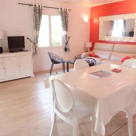 Gasmed40 - Golfe De St-tropez - Californien Pour 6 Personnes Situe Dans Un Parc Arbore A *