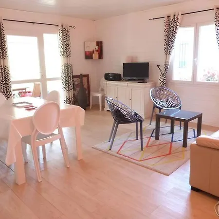 Gasmed40 - Golfe De St-tropez - Californien Pour 6 Personnes Situe Dans Un Parc Arbore A